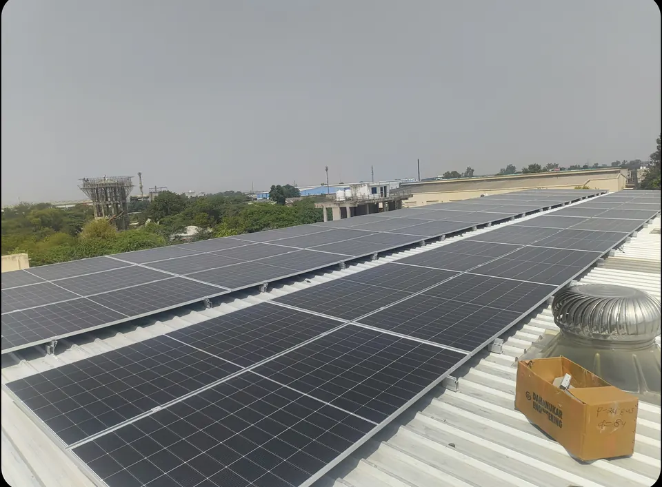 Rows of solar panels on Global Green Energy's 250 kW commercial rooftop project