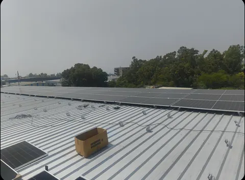 Work in progress on the 250 kW Janta Pipes solar installation